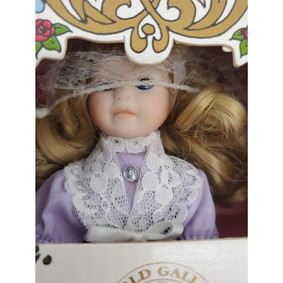 World Gallery Special Commemorative Samantha Doll 1994 - Picture 2 of 6